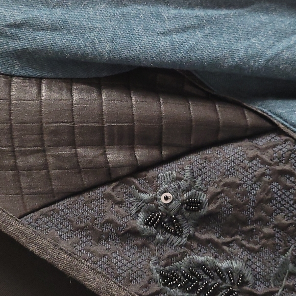 Anvrdie Long Sleeve 2 tone. Front zipper. Crunchy sides. - Picture 9 of 10